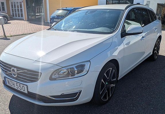 Volvo V60 2 of 6