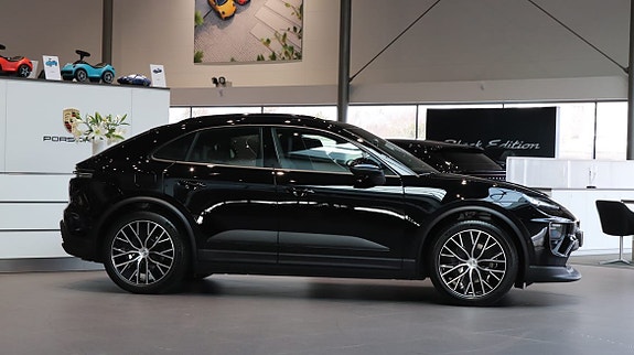 Porsche Macan 4 3 of 10