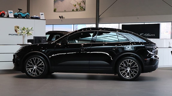 Porsche Macan 4 4 of 10
