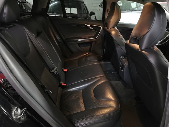 Volvo V60 11 of 21