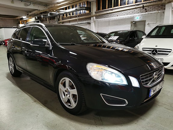Volvo V60 2 of 21