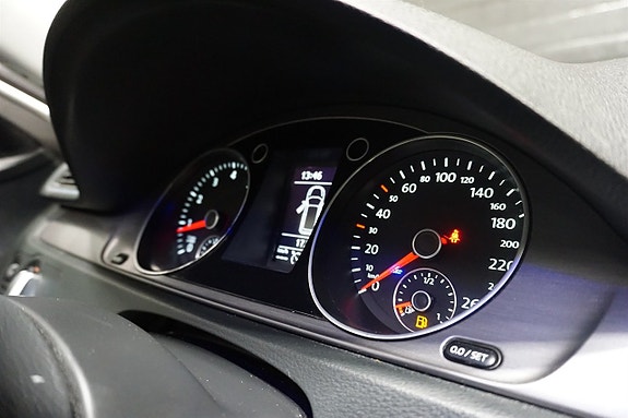 Volkswagen Passat 18 of 20