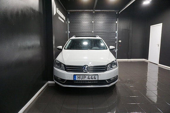 Volkswagen Passat 2 of 20