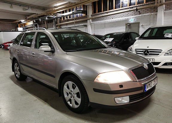 Skoda Octavia 2 of 18