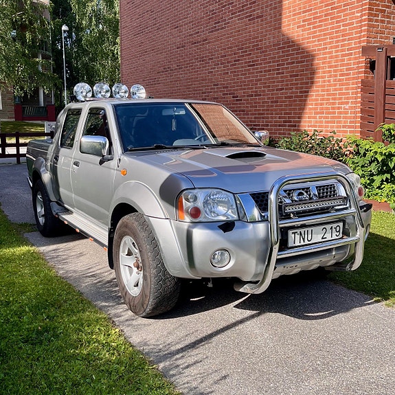 Nissan Navara 2 of 8