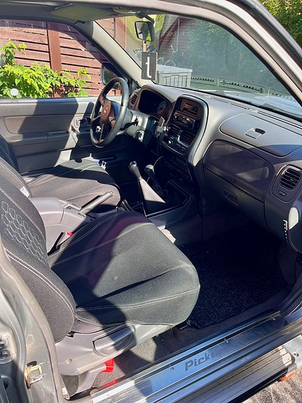 Nissan Navara 4 of 8