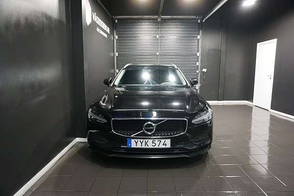 Volvo V90 2 of 23