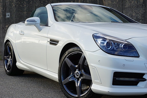 Mercedes-Benz SLK350 2 of 22