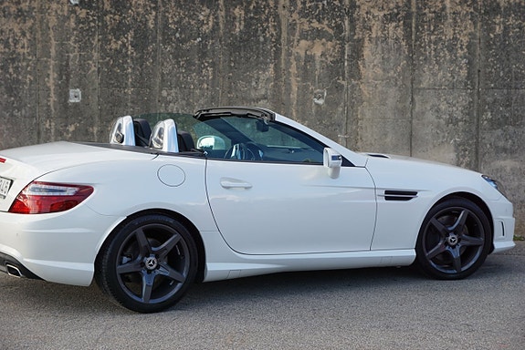 Mercedes-Benz SLK350 10 of 22
