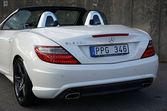 Mercedes-Benz SLK350 6 of 22