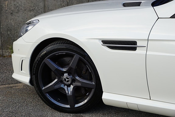 Mercedes-Benz SLK350 7 of 22
