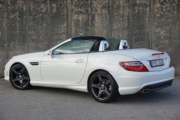 Mercedes-Benz SLK350 4 of 22
