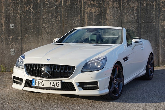 Mercedes-Benz SLK350 8 of 22
