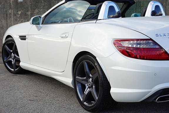 Mercedes-Benz SLK350 5 of 22