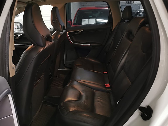 Volvo XC60 11 of 23