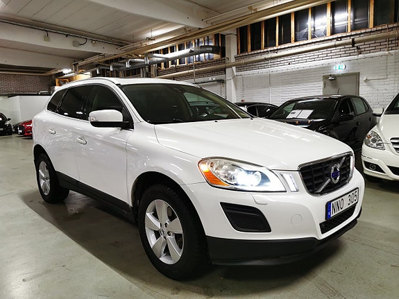 Volvo XC60 2 of 23