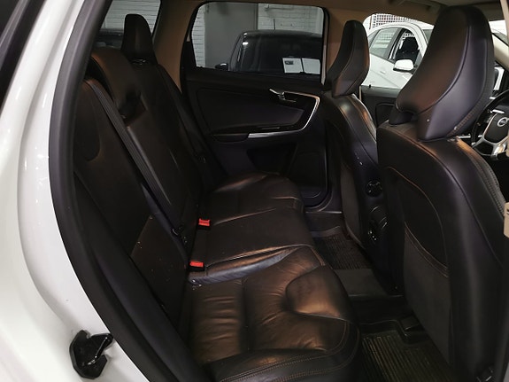 Volvo XC60 12 of 23