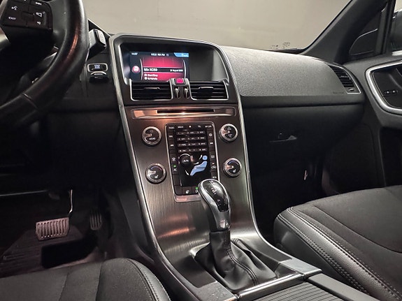 Volvo XC60 10 of 16