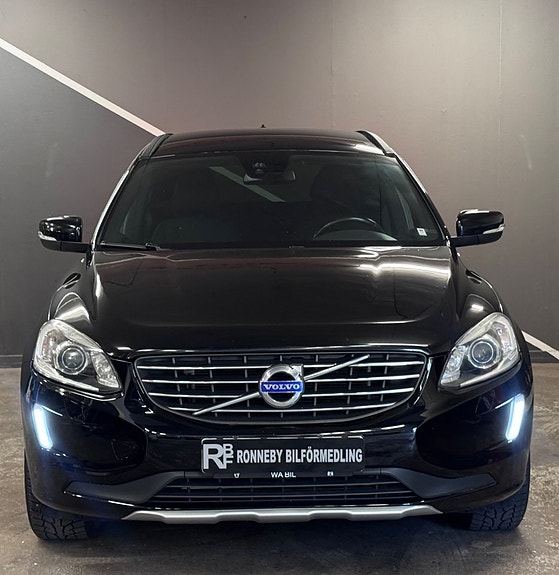 Volvo XC60 2 of 16