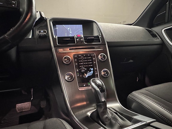 Volvo XC60 13 of 16