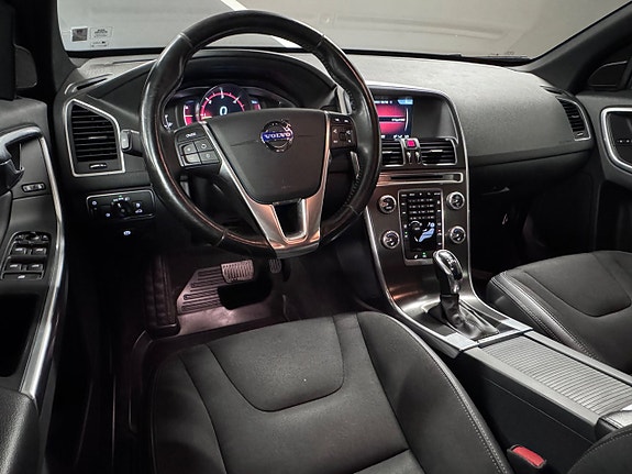 Volvo XC60 8 of 16