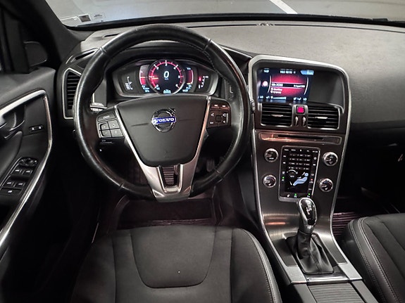 Volvo XC60 11 of 16