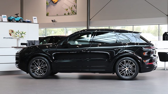 Porsche Cayenne 4 of 15