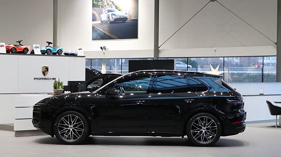 Porsche Cayenne 4 of 14