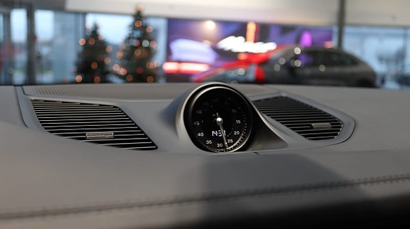 Porsche Cayenne 14 of 14