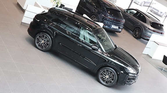 Porsche Cayenne 5 of 15