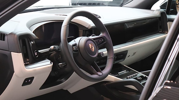 Porsche Cayenne 7 of 15