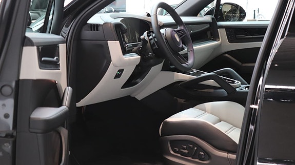 Porsche Cayenne 8 of 15