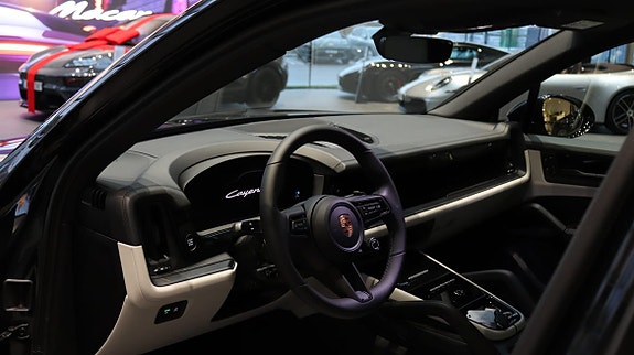 Porsche Cayenne 8 of 14