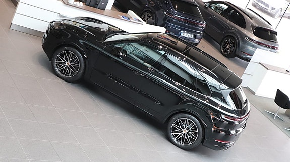 Porsche Cayenne 6 of 15