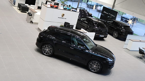 Porsche Cayenne 5 of 14