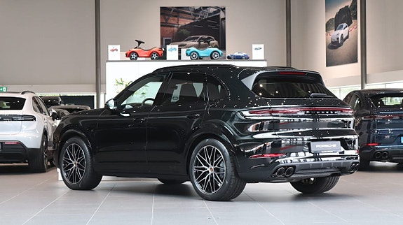 Porsche Cayenne 2 of 15