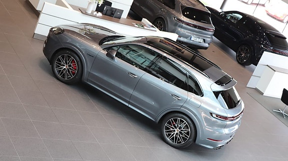 Porsche Cayenne S 6 of 11