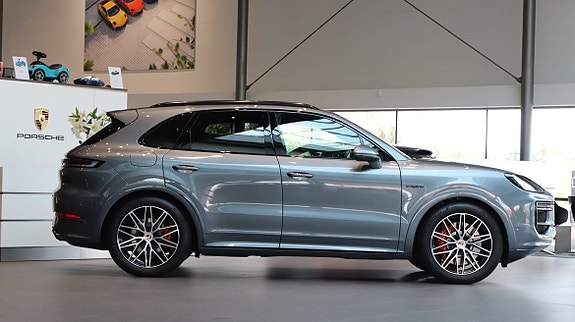 Porsche Cayenne S 3 of 11