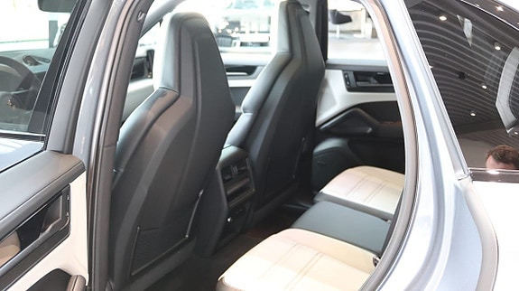 Porsche Cayenne S 10 of 11