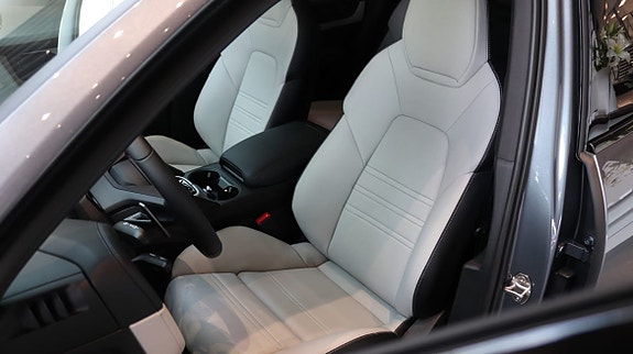 Porsche Cayenne S 9 of 11