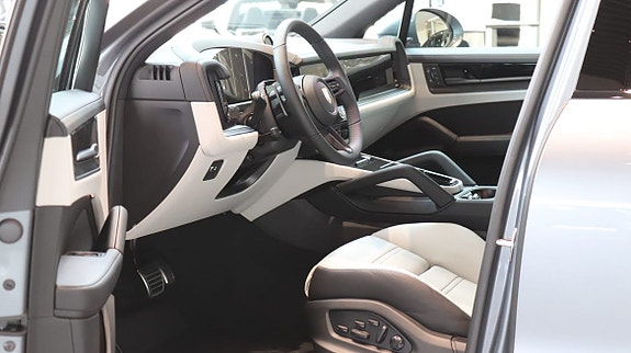 Porsche Cayenne S 8 of 11