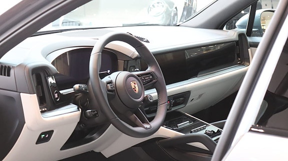 Porsche Cayenne S 7 of 11