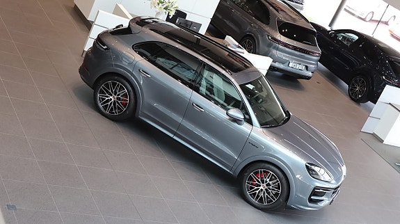 Porsche Cayenne S 5 of 11