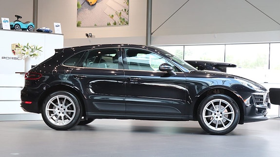 Porsche Macan 3 of 10