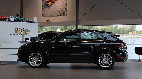 Porsche Macan 4 of 10