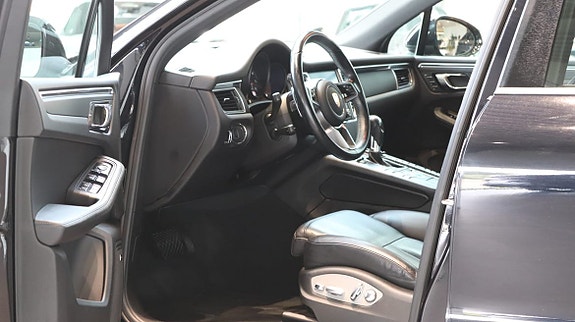 Porsche Macan 7 of 10