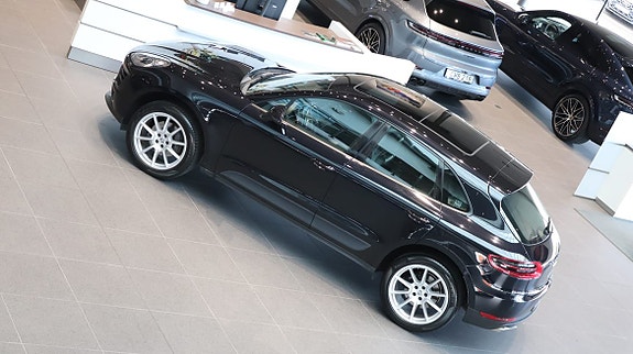 Porsche Macan 6 of 10