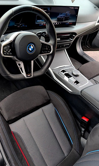 BMW 330e 4 of 6