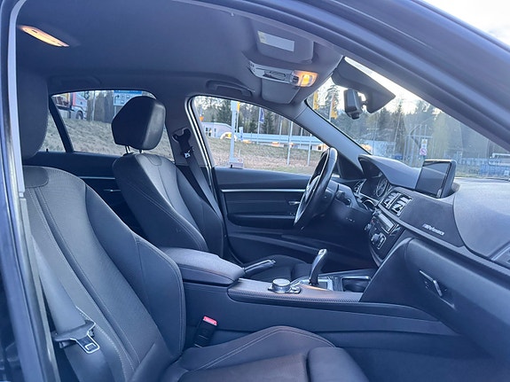 BMW 330e 7 of 19