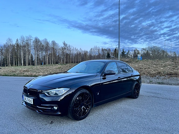 BMW 330e 2 of 19